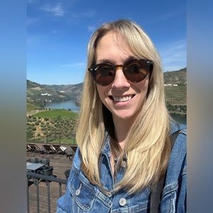 Meet your Posher, Laura